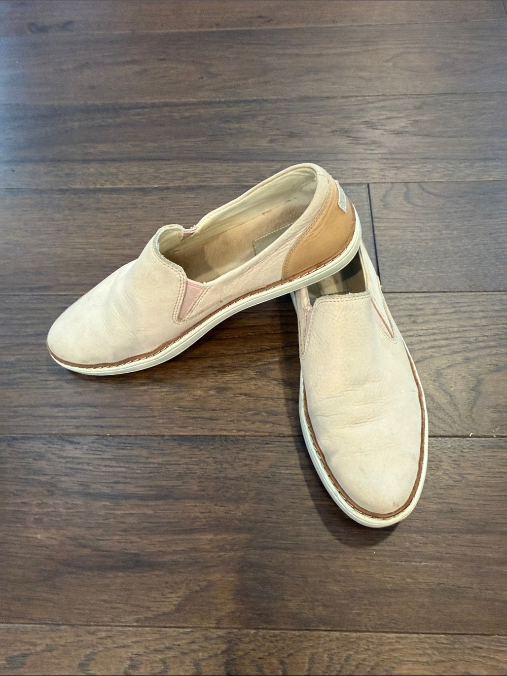 UGG Adley Slip-On Sneaker Size 7.5 in Light Pink - C69-067